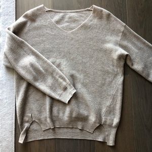 100% wool beige taupe v neck sweater size large